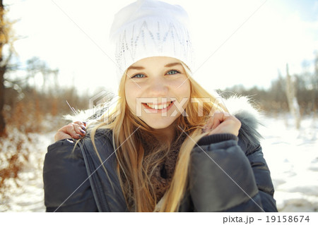 portrait of a young blonde girl in winter forest in the park 19158674