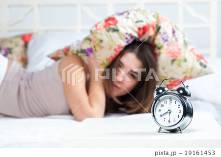 The young girl in bed The young girl in bed 19161453