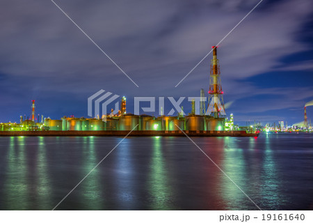 night factory at yokkaichi industrial complex 19161640