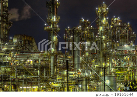 night factory at yokkaichi industrial complex 19161644