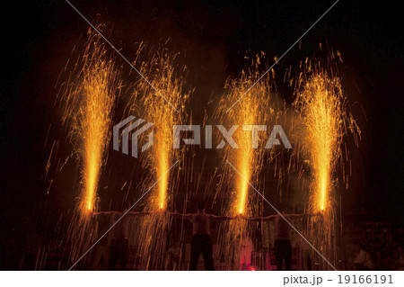 手筒花火　奈良　龍田大社　風鎮花火 19166191