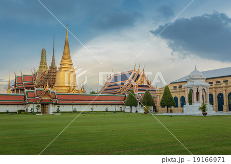 Thai temple 19166971