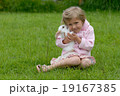 Small girl and the white rabbit. 19167385