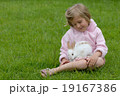Small girl and the white rabbit. 19167386