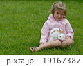 Small girl and the white rabbit. 19167387