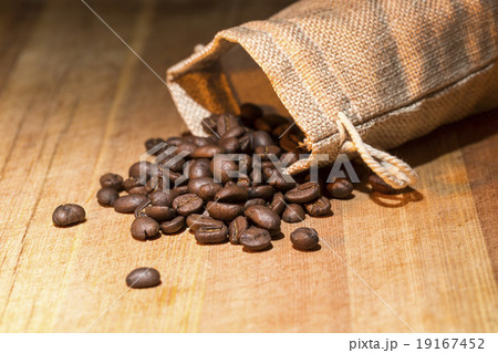 Coffee beans in burlap sack 19167452