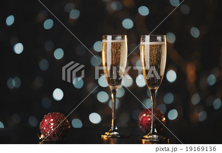 Holiday champagne glasses Holiday champagne glasses 19169136