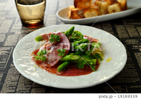 生ハムとグリーアスパラガスのサラダ 19169339