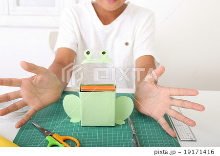 夏休みの工作　貯金箱作り　５．完成 19171416