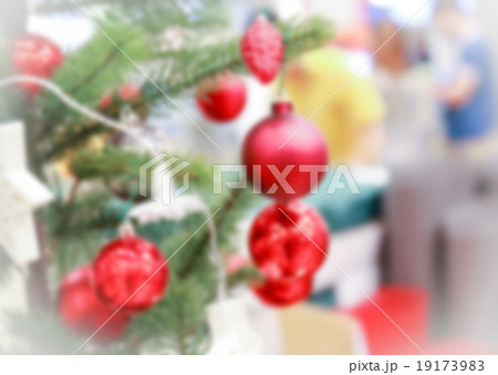 Blurred of Christmas tree with decoration Blurred of Christmas tree with decoration 19173983