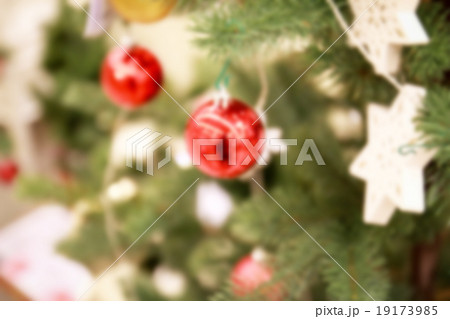 Blurred of Christmas tree with decoration Blurred of Christmas tree with decoration 19173985