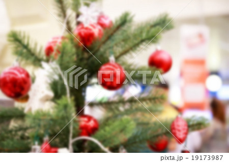 Blurred of Christmas tree with decoration 19173987