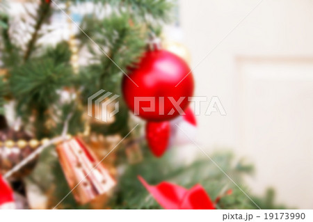 Blurred of Christmas tree with decoration Blurred of Christmas tree with decoration 19173990