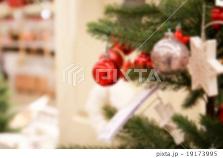 Blurred of Christmas tree with decoration Blurred of Christmas tree with decoration 19173995