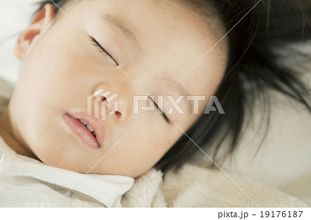 子供の寝顔の写真素材