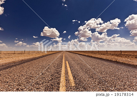 Country road 19178314
