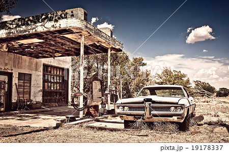 Abandoned restaraunt on route 66 in New Mexico 19178337