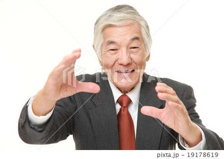 フォースを使うシニアのビジネスマン 19178619
