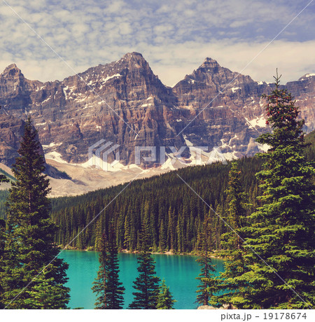 Moraine lake 19178674