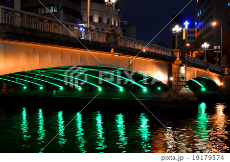大阪 ライトアップされた難波橋 大阪 ライトアップされた難波橋 19179574