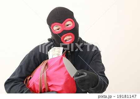 強盗 (凶器 凶悪犯 泥棒 犯罪 違法 犯人 悪人 盗難 目出し帽 変装 容疑者 事件 犯罪者) 19181147
