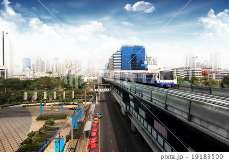 Sky train in Bangkok 19183500