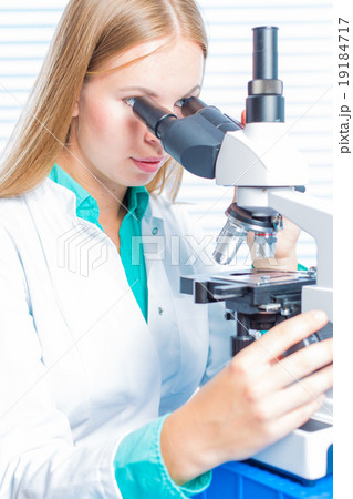 Beautiful Doctor in a laboratory Beautiful Doctor in a laboratory 19184717