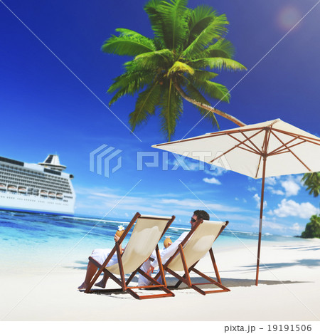Romance Couple at the Sea Relaxation Concept 19191506