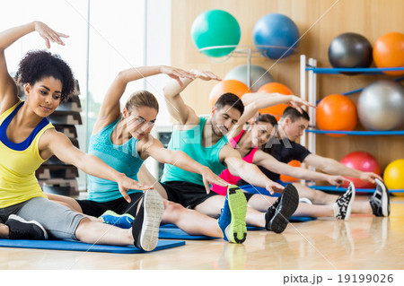 Fitness class exercising in the studio 19199026