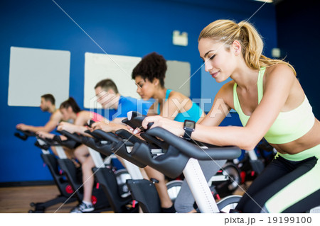 Fit people in a spin class 19199100