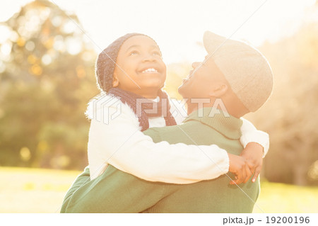 Young father embracing his daughter 19200196