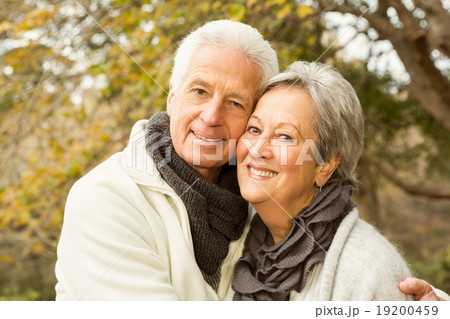 Senior couple in the park 19200459