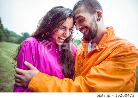 Happy couple on a hike 19200472
