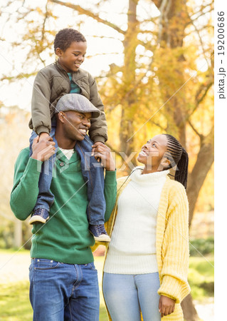 Portrait of a young smiling family 19200686