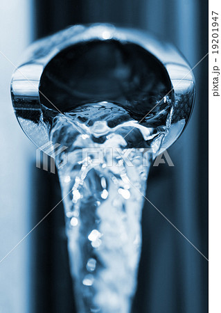 Running faucet 19201947
