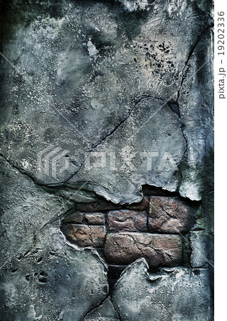 Old damaged brick wall 19202336