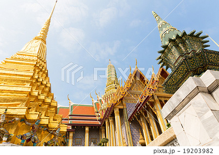 Roof of Wat Po Temple 19203982