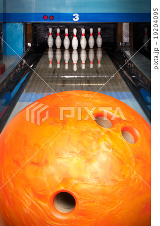 Bowling alley 19204095