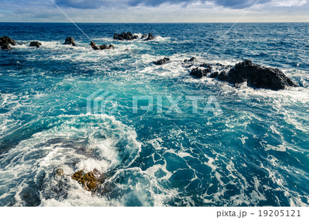 Rough ocean Rough ocean 19205121