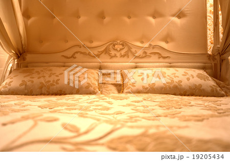 Interior of luxury vintage bedroom Interior of luxury vintage bedroom 19205434