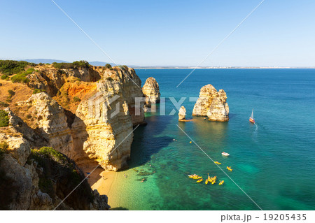 Ship in the open ocean 19205435
