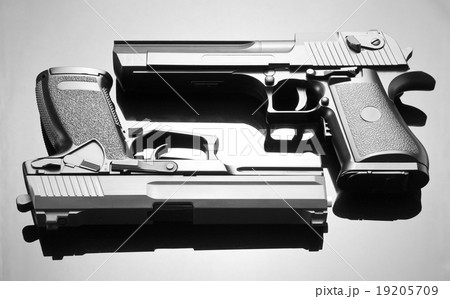 Two handguns 19205709