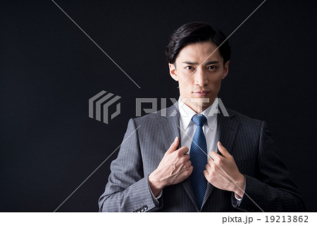 若いビジネスマン 若いビジネスマン 19213862