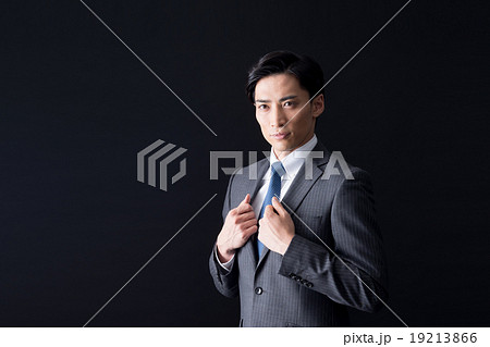 若いビジネスマン 若いビジネスマン 19213866