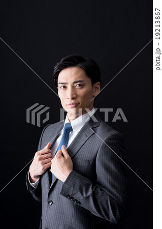 若いビジネスマン 19213867
