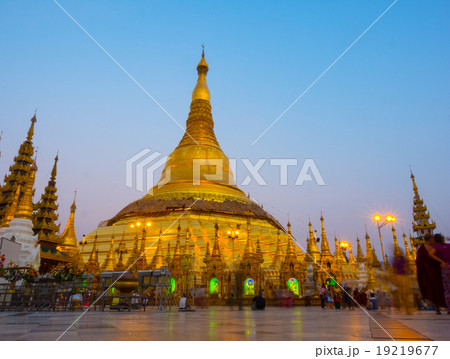 Shwedagon Pagoda in Yangon, Myanmar 19219677