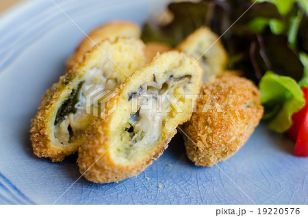 Deep fried breadcrumbed fresh sea oyster Deep fried breadcrumbed fresh sea oyster 19220576
