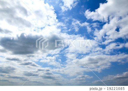 Cloudy sky 19221085