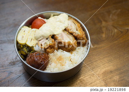 チキンカツ弁当 19221898