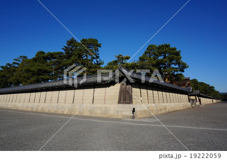 京都の観光スポット 京都御所 築地塀 南東の角部 の写真素材